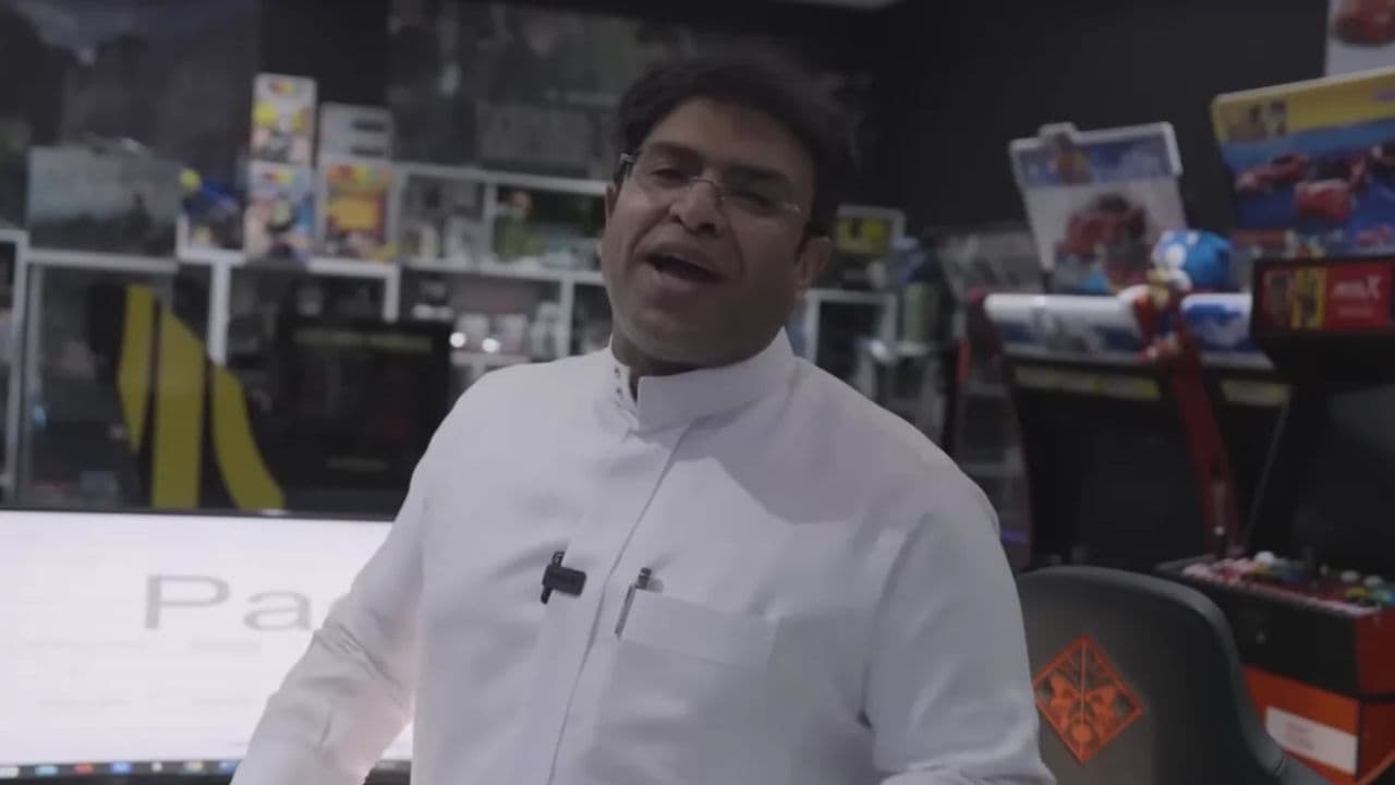 Gamer Sets World Record by Connecting 444 Consoles to a Single TV