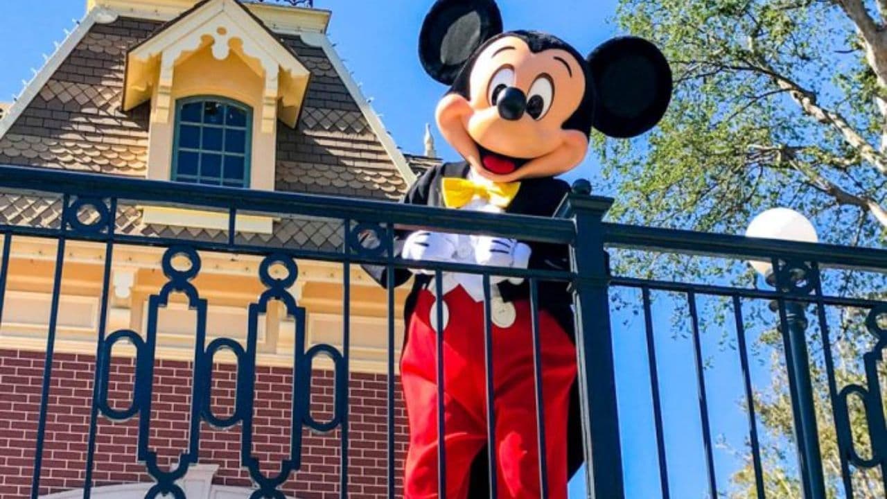 Space Mountain at Disneyland Closed for One-Month Refurbishment