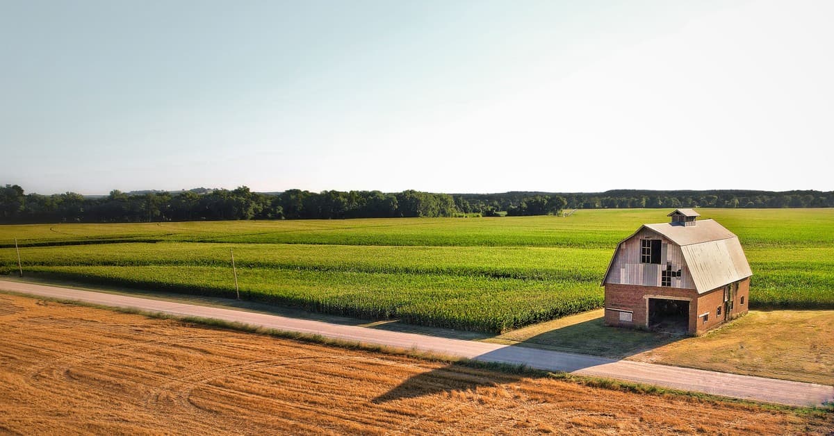 Heartland: A Rural Wisconsin GTA 4 Mod Swaps Liberty City for Liminal Suburbia