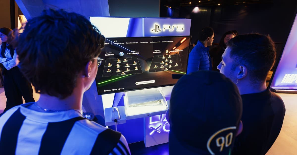 Group of gamers engaged in a PS5 event, choosing teams on a football game selection screen.