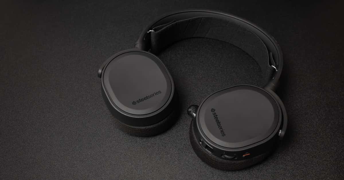 Close-up of SteelSeries headphones on a black surface. Minimalist and sleek.